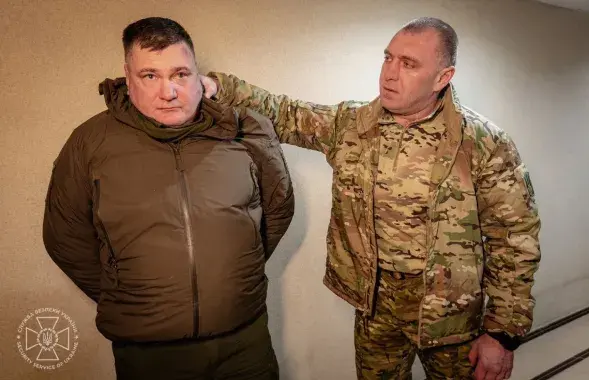 Глава СБУ Василий Малюк держит руководителя штаба Антитеррористического центра&nbsp;

