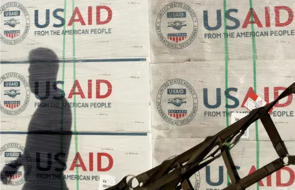 Агенцтва міжнароднага развіцця ЗША USAID размяркоўвае гуманітарную дапамогу для пацярпелых ад супертайфуна "Хаян" у 2013 годзе
