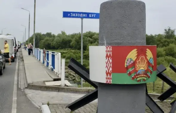 Мост паміж памеженымі пунктамі на беларуска-польскай мяжы
