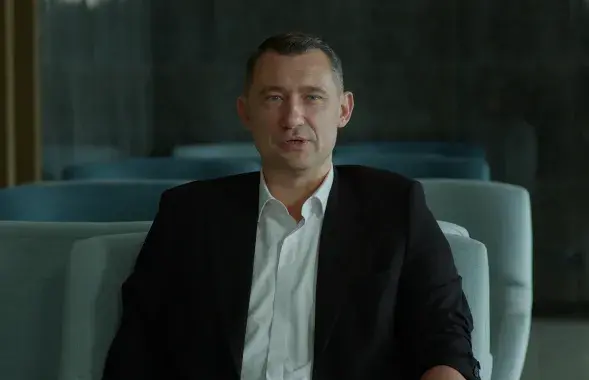 Аляксей Талай у стужцы "Птушка фенікс Аляксея Талая"

