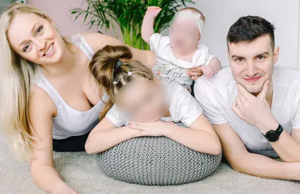 Анжаліка і Андрэй Мельнікавы з дзецьмі
