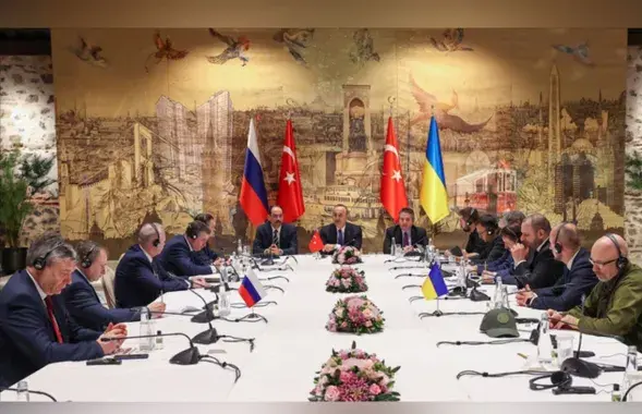 Перамовы паміж Расіяй і Украінай у Турцыі ў сакавіку 2022 года.
