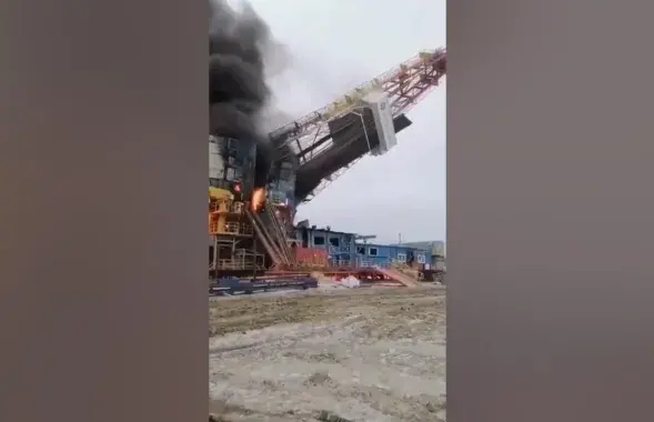 Пажар на свідравальнай вышцы
