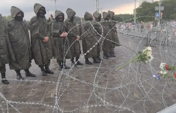 Силовики стоят на Стеле