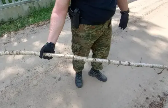 Гэткімі каламі кідаліся парушальнікі мяжы ў польскіх памежнікаў
