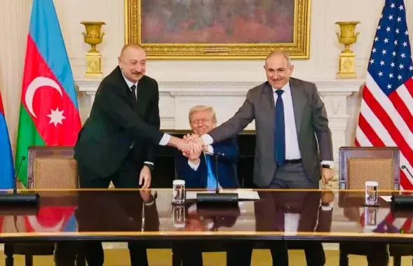 Аліеў, Пашынян і Трамп падчас падпісання мемарандуму адносна лёсу&nbsp;Зангезурскага калідора
