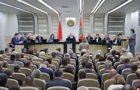 Заседание чиновников в Миноблисполкоме
