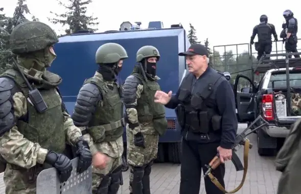 Лукашэнка з сілавікамі ў 2020 годзе
