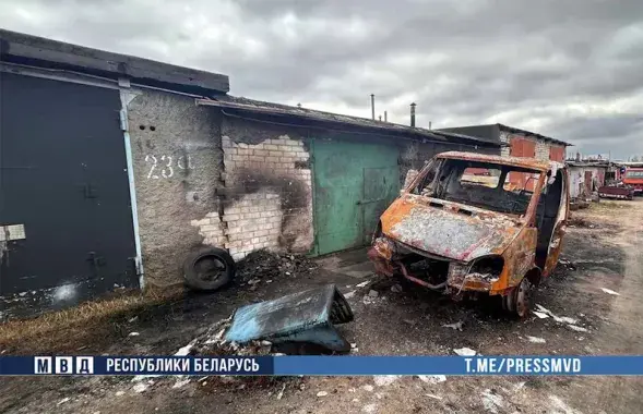 Спалены аўтамабіль
