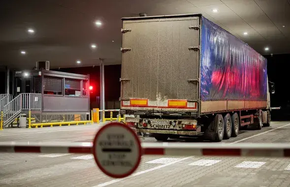 Фура на мяжы, ілюстрацыйнае фота
