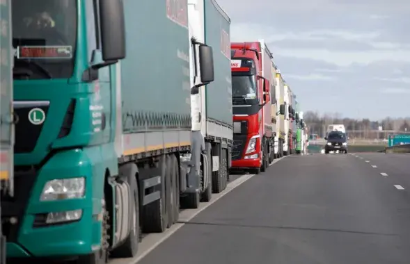 Чарга грузавікоў
