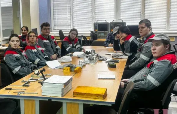 Учащиеся колледжа
