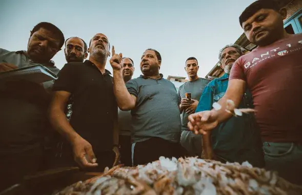 Работнікі з рыбай, ілюстрацыйнае фота
