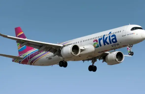 Самолет компании "Аркия"
