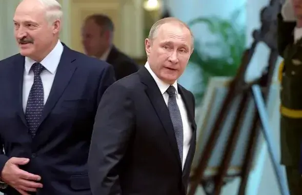 Роза Турарбекава пагрузілася ў дакумент і распавядае, да чаго рыхтуюць беларусаў
