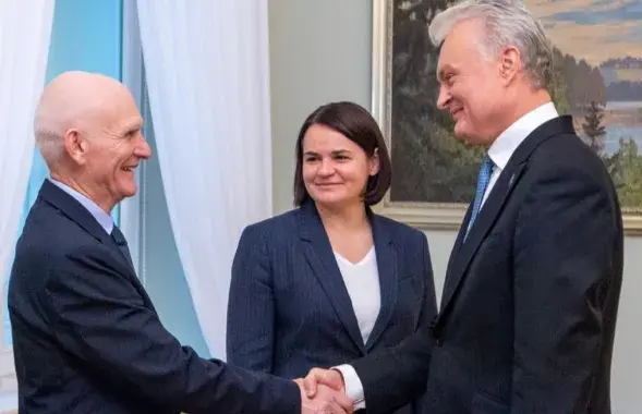 Алесь Беляцкий, Светлана Тихановская и Гитанас Науседа.
