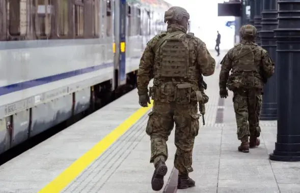 Полиция на железной дороге, иллюстративное фото
