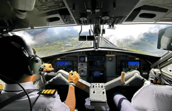 Пилоты самолёта
