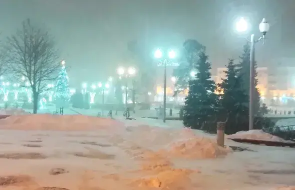 Цыклон, які накрыў Беларусь снегам, страчвае сілу і зрушаецца ў бок Расіі
