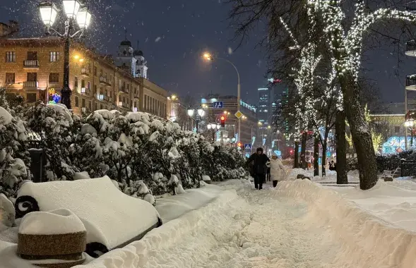 Цыклон "Улі" засыпаў Мінск снегам
