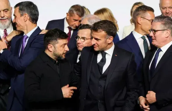 Владимир Зеленский,&nbsp;Эммануэль Макрон и&nbsp;Кир Стармер
