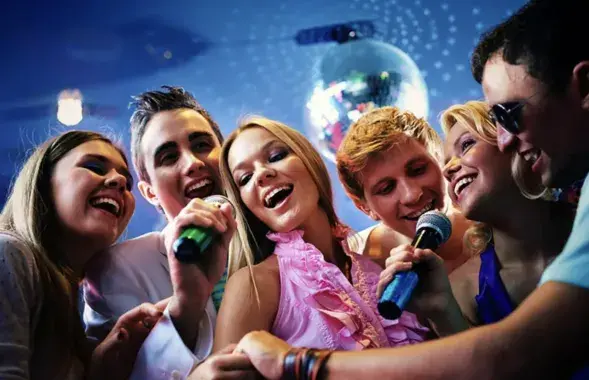 Наведвальнікі караоке
