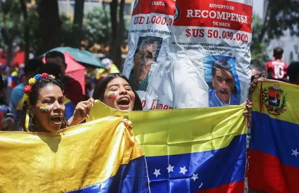 Венесуэльцы во всем мире празднуют арест Мадуро
