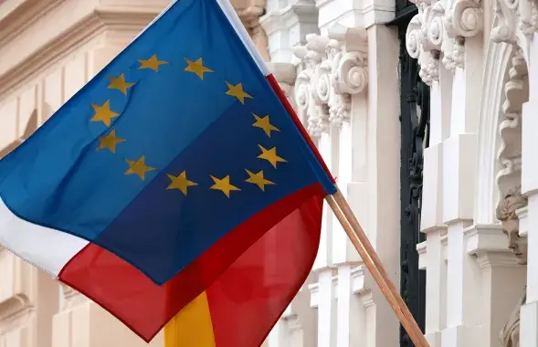 Чамы бакі не вядуць перамовы і нават не наблізілася да іх?
