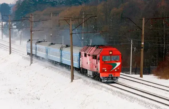 Цягнік з лакаматывам
