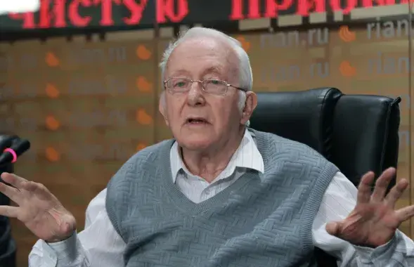 Рой Мядзведзеў
