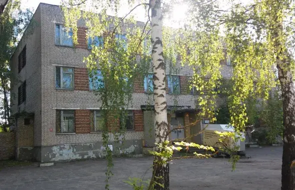 Будынак па вуліцы Карвата, 74 да пачатку рэканструкцыі
