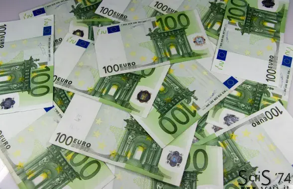 Ад Нацбанка Славакіі патрабавалі прыбраць хрысціянскія крыжы з манет еўра