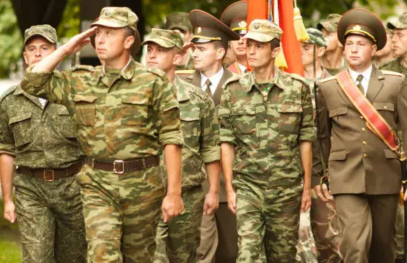 Як у Ваеннай акадэміі ўжываюцца патрыёты Беларусі і “рускі мір” (фота)