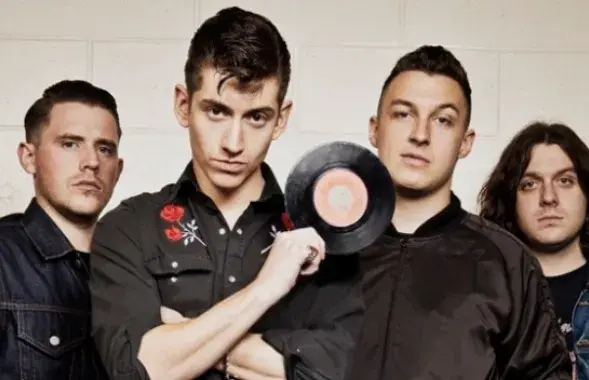 Arctic Monkeys прэзентавалі новую песню (слухаць)