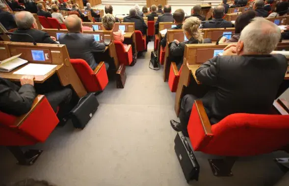 Віцэ-прэм'ер заклікае беларусаў не рабіць "твар страшней за смерць" 