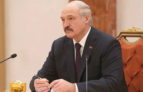 Антону Сурапіну заплацяць 8 мільёнаў рублёў за месяц у СІЗА КДБ
