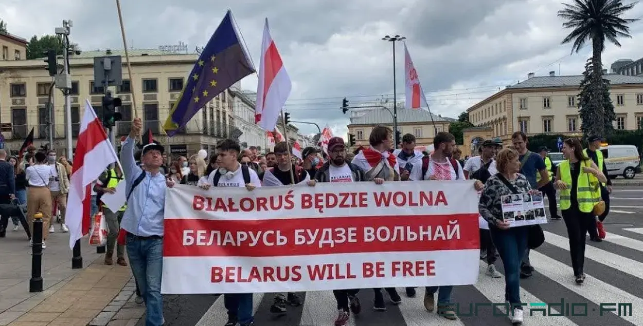 Мітынг беларусаў у Варшаве / Еўрарадыё