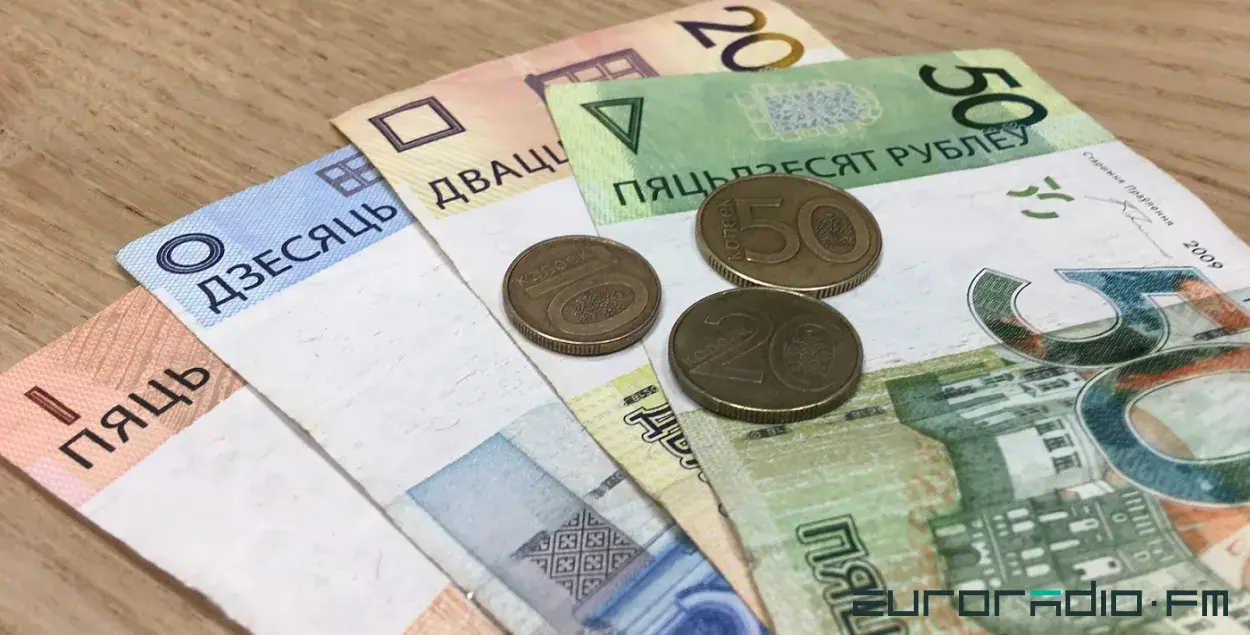 Улады Беларусі вырашылі плаціць па крэдытах у беларускіх рублях, але крэдыторам яны не патрэбны / Еўрарадыё
