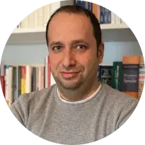 “Собирается уходить” или “пожизненная власть”: эксперты о проекте Конституции