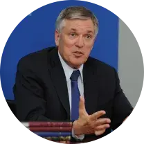 Колішняга часовага паверанага ў справах ЗША ў Беларусі прыціснула дрэвам (фота)
