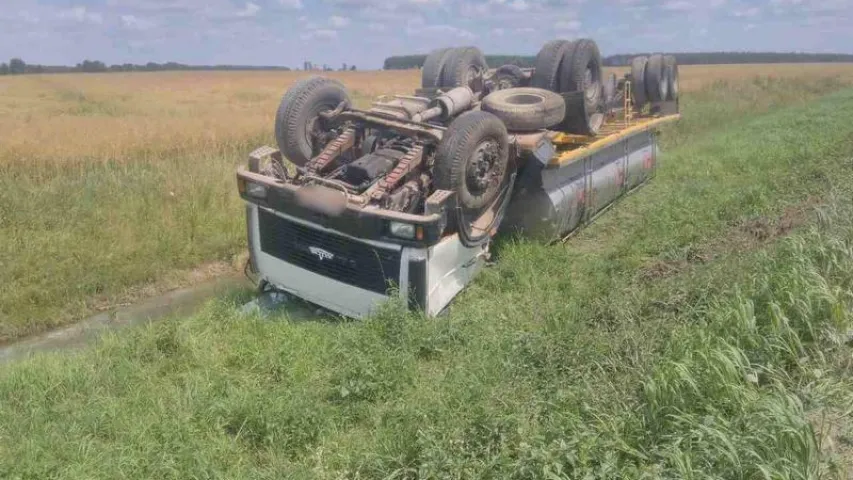 У Брэсцкім раёне перакуліўся малакавоз (фота)