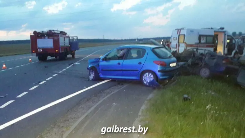 У Баранавіцкім раёне ў аўтааварыі загінулі маці і дачка