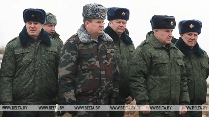 У Беларусі кіраўнікам абласцей дазволілі пастраляць з артылерыйскіх гармат
