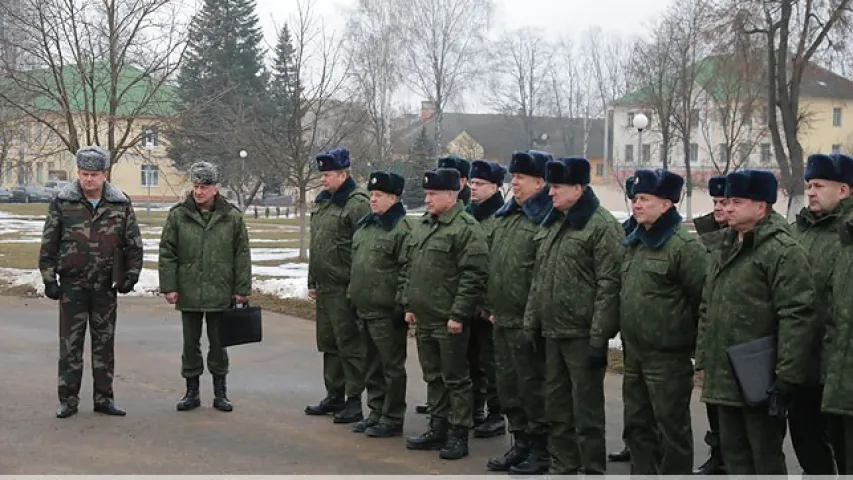 У Беларусі кіраўнікам абласцей дазволілі пастраляць з артылерыйскіх гармат
