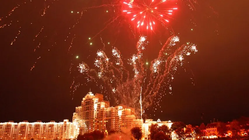 Светлавое шоу і феерверкі на вадзе ў цэнтры Мінска (фота, відэа)