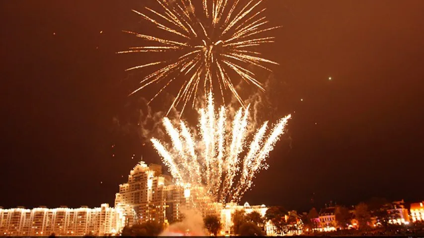 Светлавое шоу і феерверкі на вадзе ў цэнтры Мінска (фота, відэа)