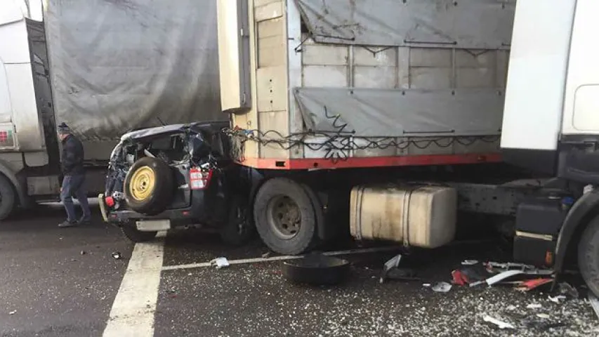 У Мінску сутыкнуліся дзве фуры і тры легкавікі (фота)