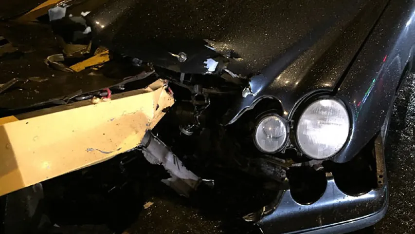 У ДТЗ у Мінску мужчыну даставалі з лабавога шкла аўтамабіля (фота)