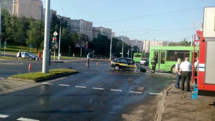 У аўтааварыі ў Мінску загінулі двое пасажыраў таксі