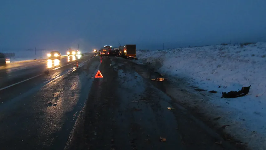 Каля Валожына легкавік трапіў пад фуру, загінулі двое дзяцей і жанчына-кіроўца